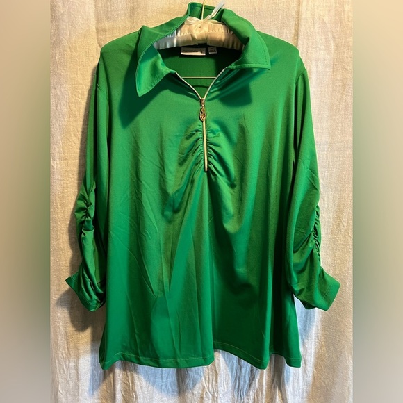 Susan Graver green shirt, gathered 3/4 sleeves. Zipper front. St. Patrick’s Day - Picture 1 of 6